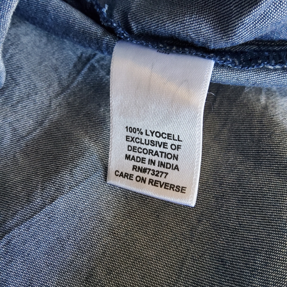 Elle Blue Sleeveless Blouse with White Floral Collar - Picture 4 of 5